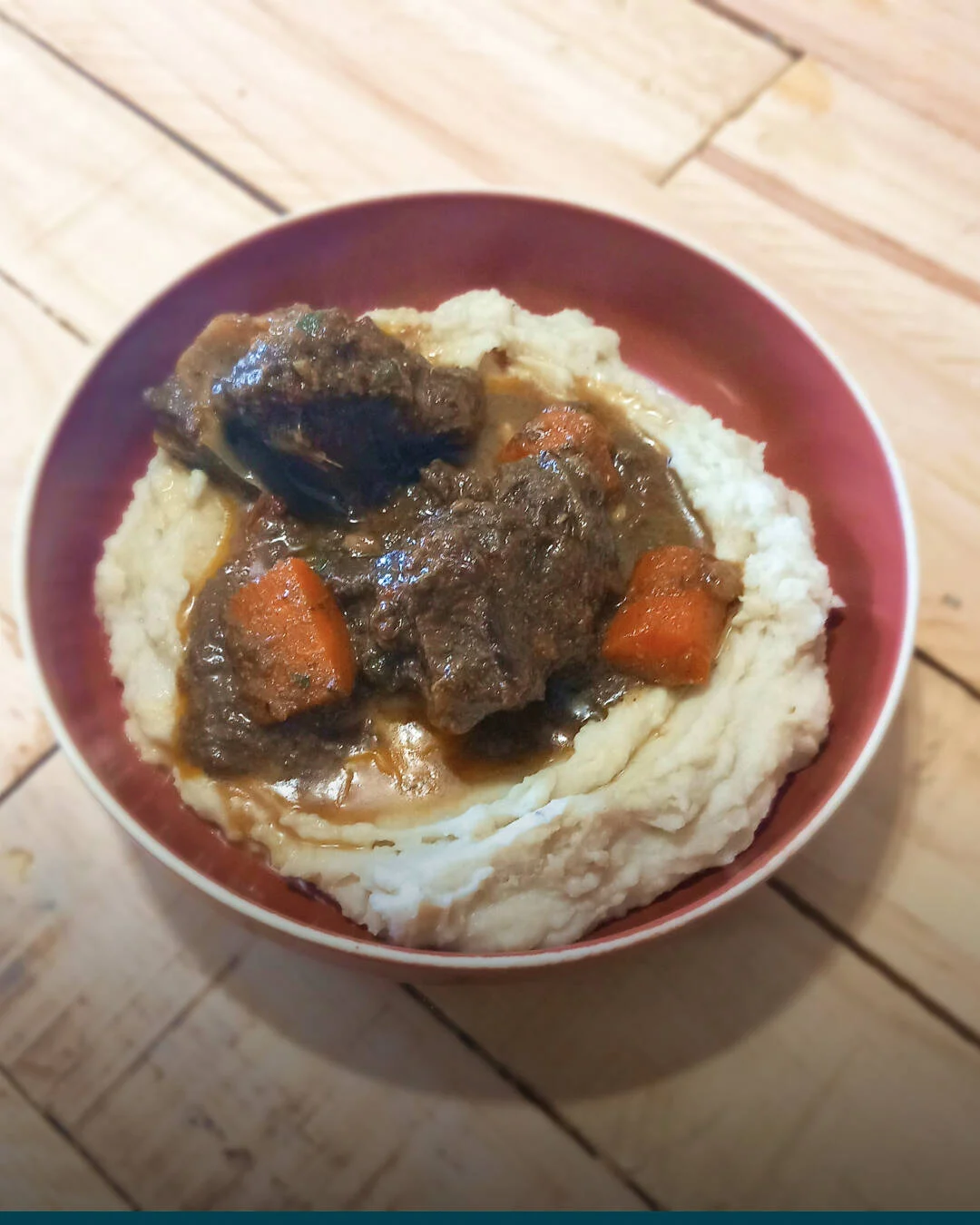 Ragoût d’agneau, mousseline d’igname et jus réduit